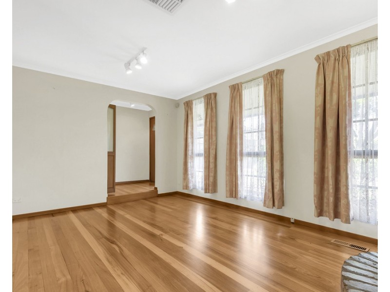 2 Mawson Close, Mill Park VIC 3082
