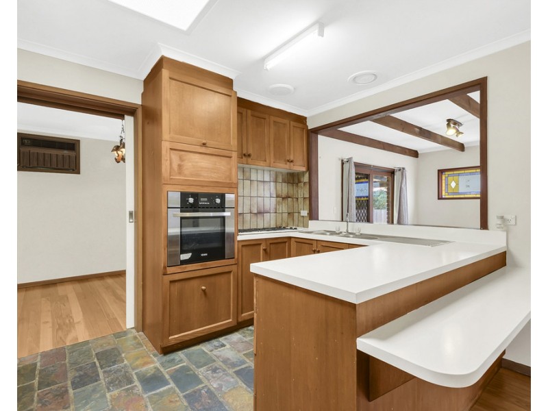 2 Mawson Close, Mill Park VIC 3082