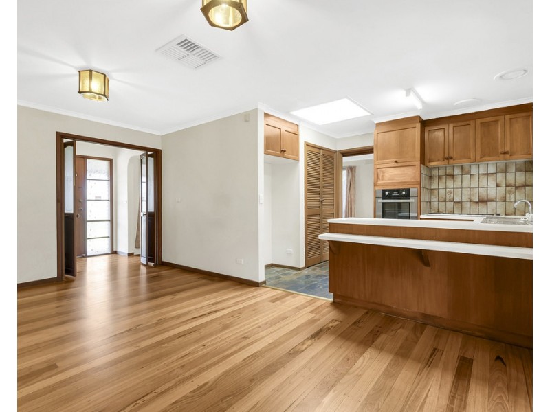 2 Mawson Close, Mill Park VIC 3082