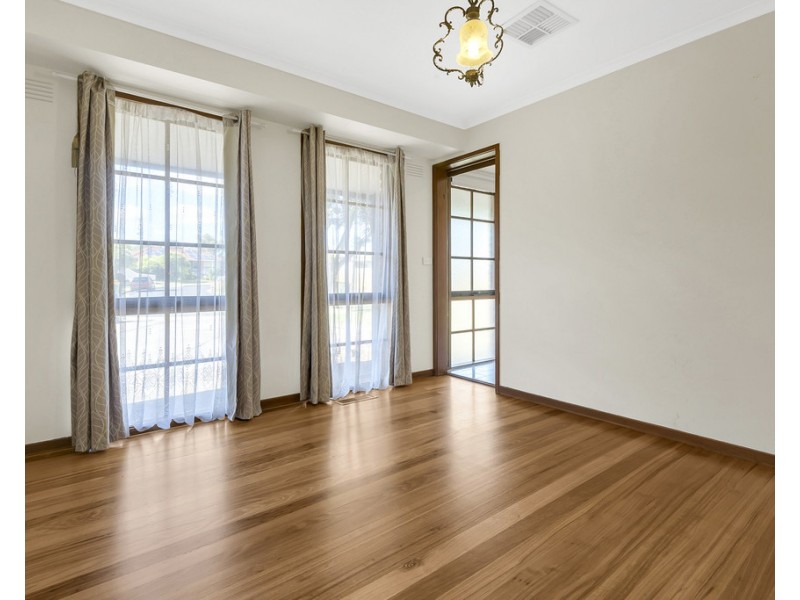 2 Mawson Close, Mill Park VIC 3082