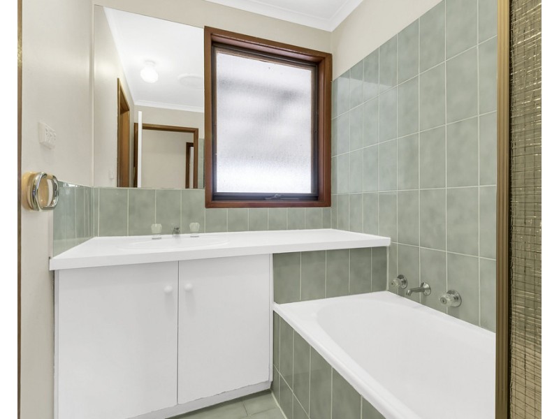 2 Mawson Close, Mill Park VIC 3082