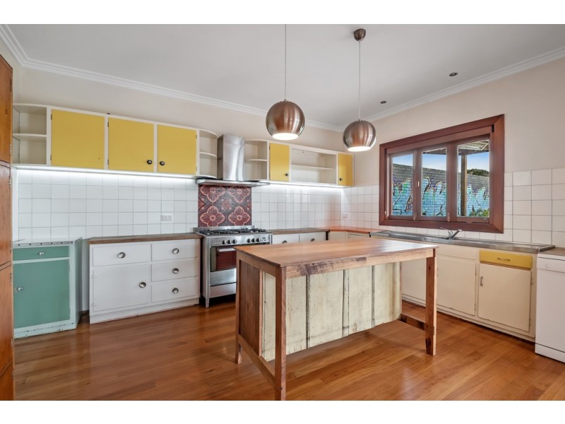 18 Highlands Road, Thomastown VIC 3074
