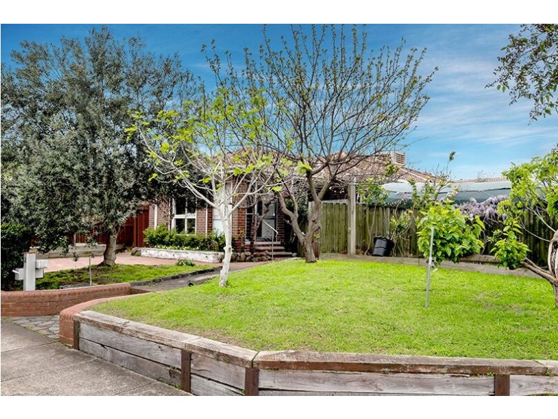 2 Cuthbert Drive, Mill Park VIC 3082