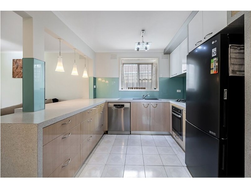 2 Cuthbert Drive, Mill Park VIC 3082