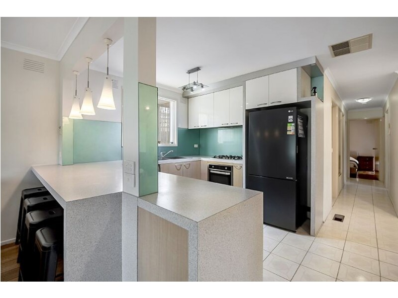 2 Cuthbert Drive, Mill Park VIC 3082