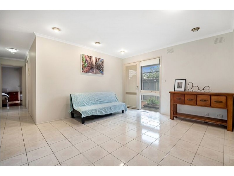 2 Cuthbert Drive, Mill Park VIC 3082