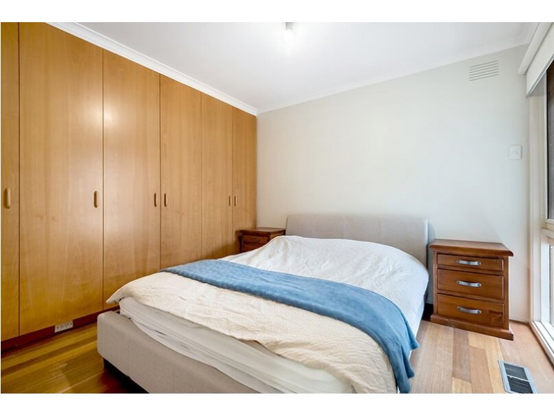 2 Cuthbert Drive, Mill Park VIC 3082