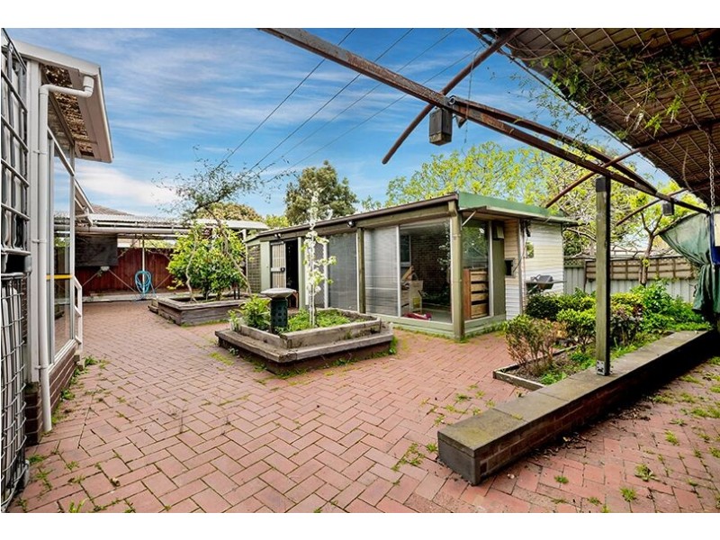 2 Cuthbert Drive, Mill Park VIC 3082