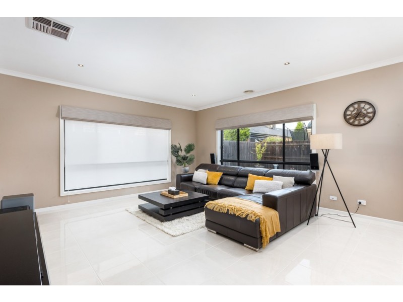 17 Fitzgerald Drive, South Morang VIC 3752