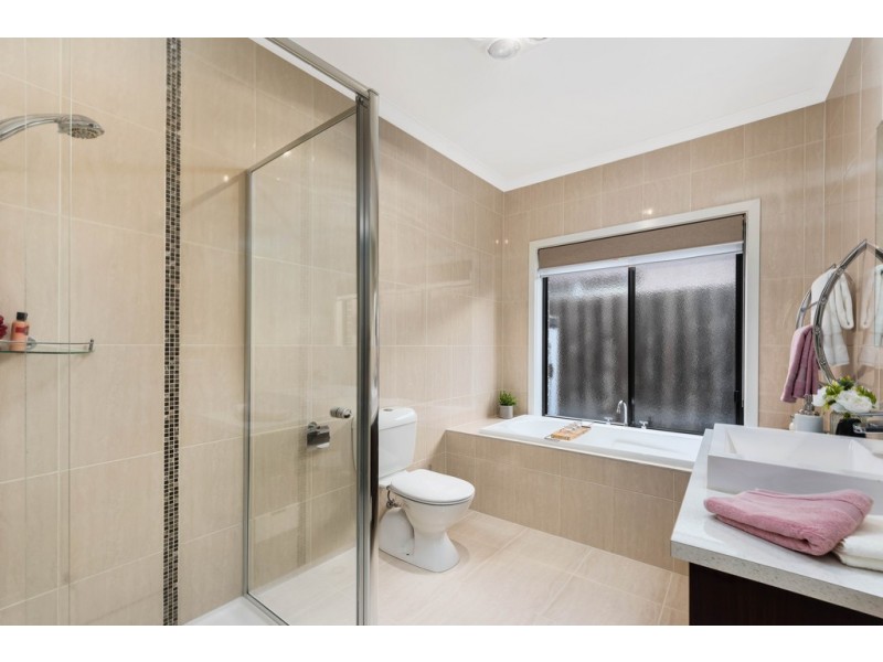 17 Fitzgerald Drive, South Morang VIC 3752