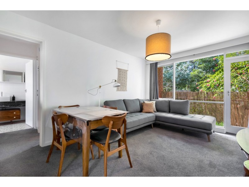 2/30 Robb Street, Reservoir VIC 3073