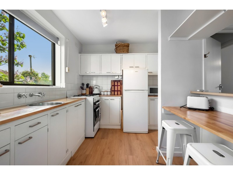 2/30 Robb Street, Reservoir VIC 3073