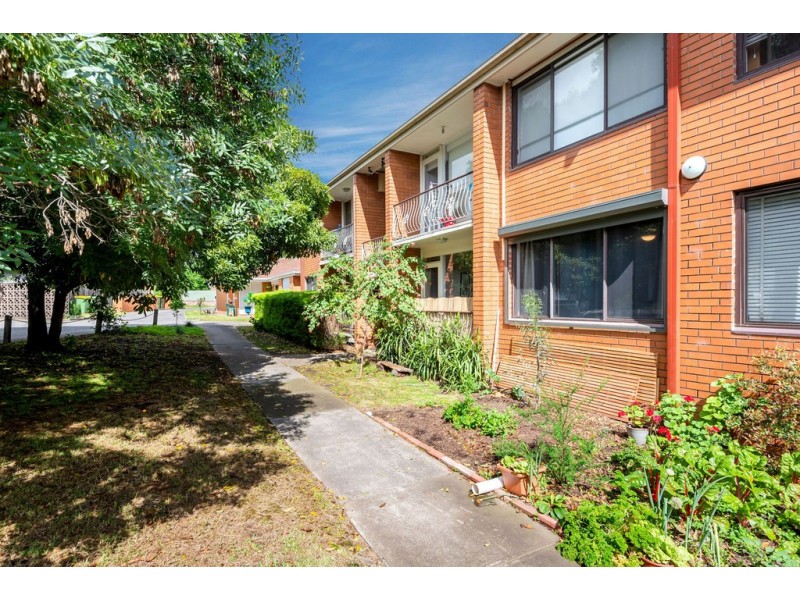 2/30 Robb Street, Reservoir VIC 3073