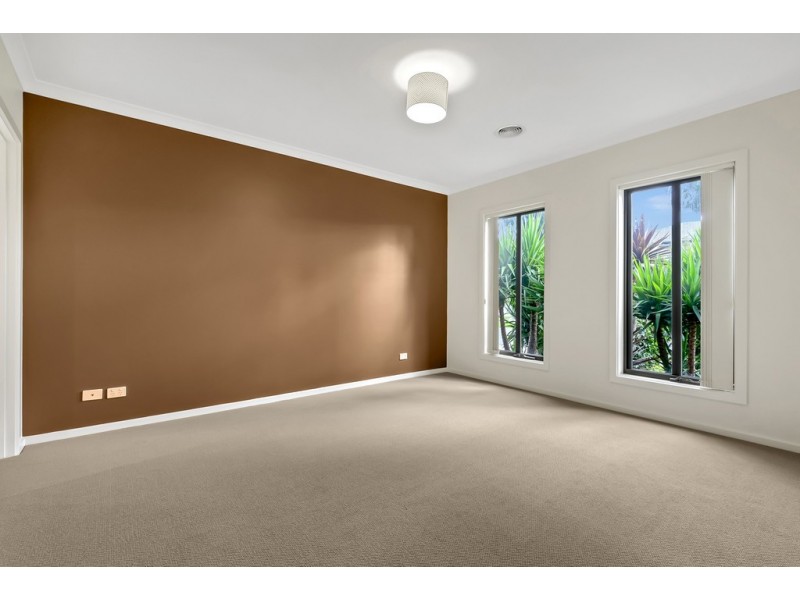 16 Dixon Creek Drive, South Morang VIC 3752