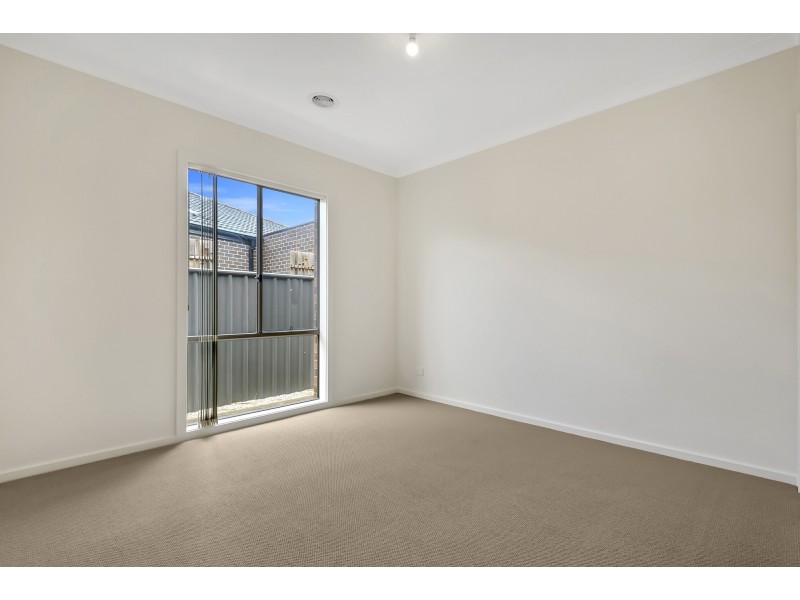 16 Dixon Creek Drive, South Morang VIC 3752