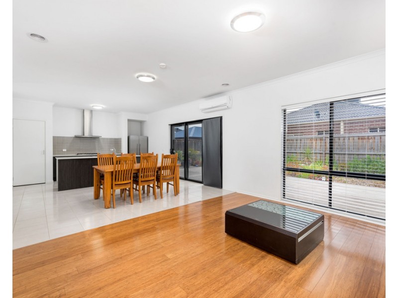 21 Hotspur Drive, Wollert VIC 3750