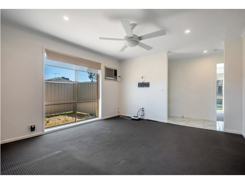 4 Woodlands Place, Lalor VIC 3075