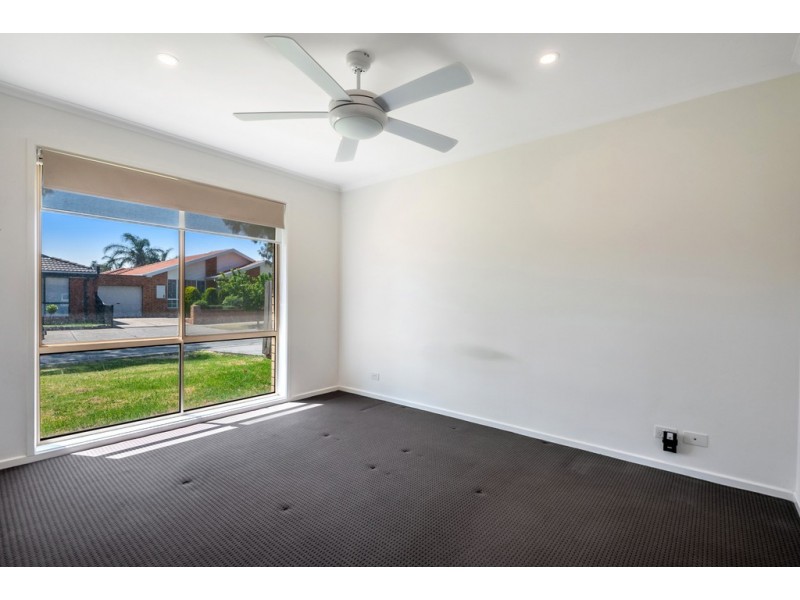 4 Woodlands Place, Lalor VIC 3075