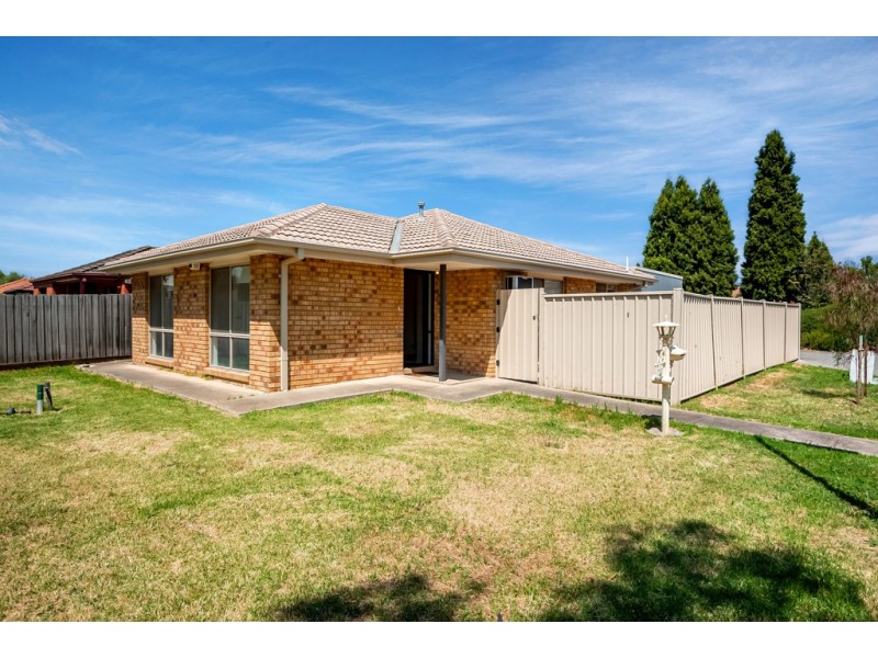 4 Woodlands Place, Lalor VIC 3075