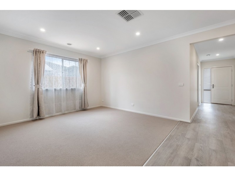 4 Kezza Way, Doreen VIC 3754