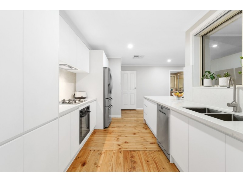 48 Woolnough Drive, Mill Park VIC 3082