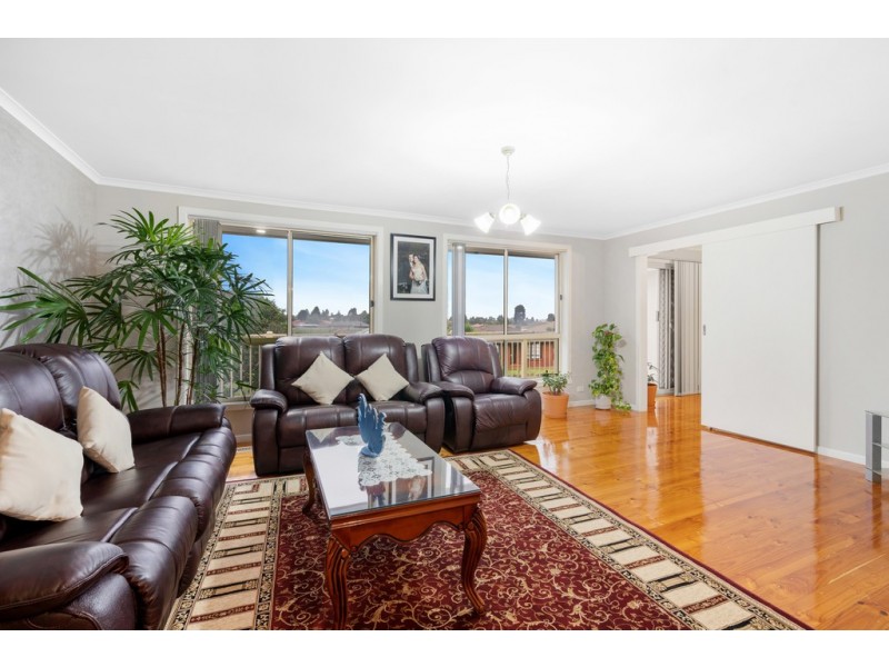 48 Woolnough Drive, Mill Park VIC 3082