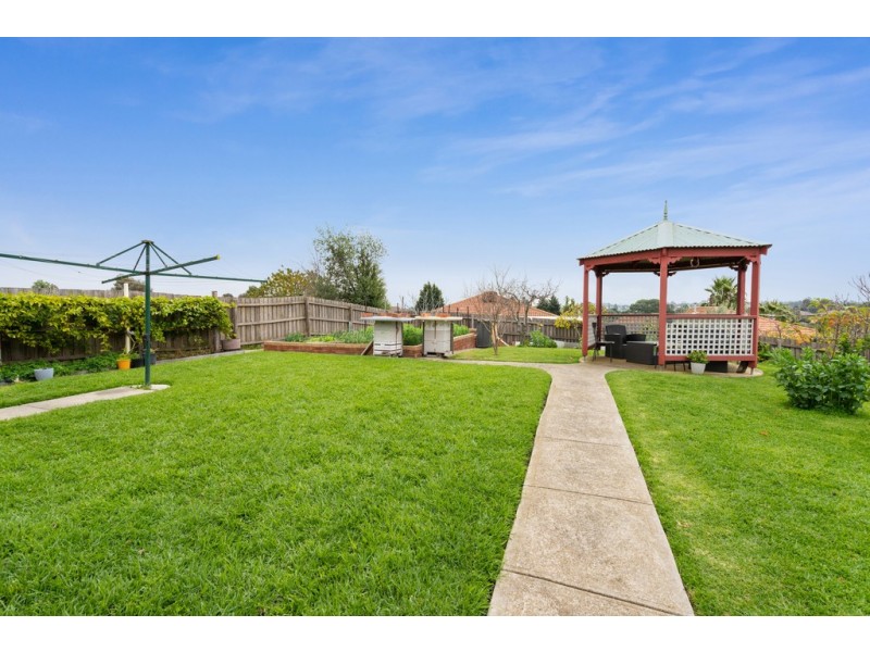48 Woolnough Drive, Mill Park VIC 3082