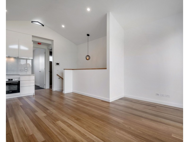 2/27 Heliopolis Street, Pascoe Vale South VIC 3044