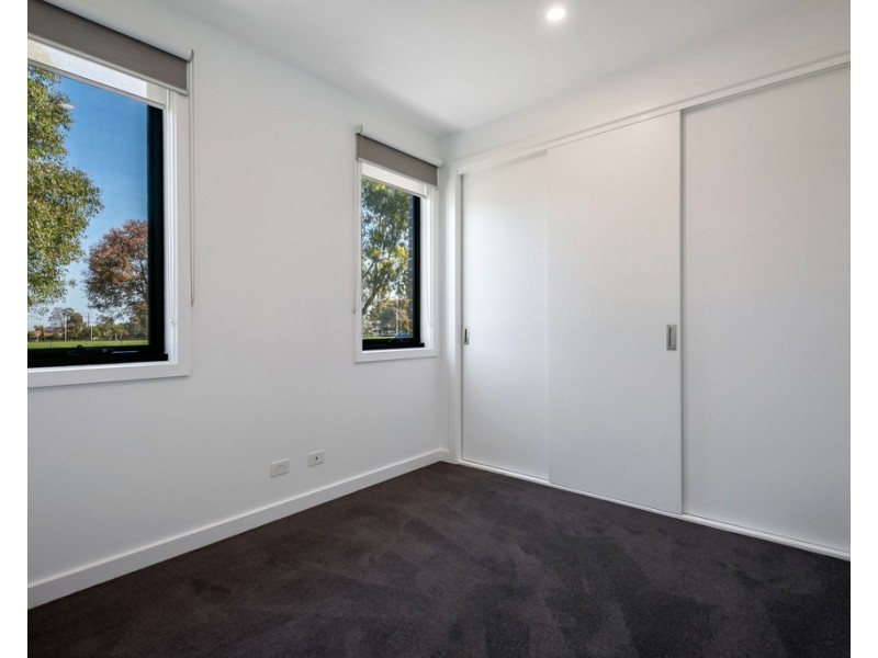 2/27 Heliopolis Street, Pascoe Vale South VIC 3044