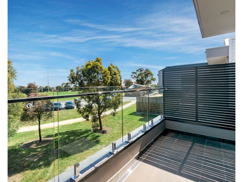 2/27 Heliopolis Street, Pascoe Vale South VIC 3044