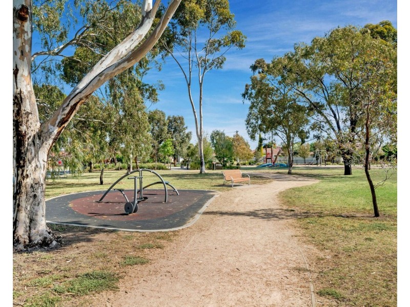 2/27 Heliopolis Street, Pascoe Vale South VIC 3044