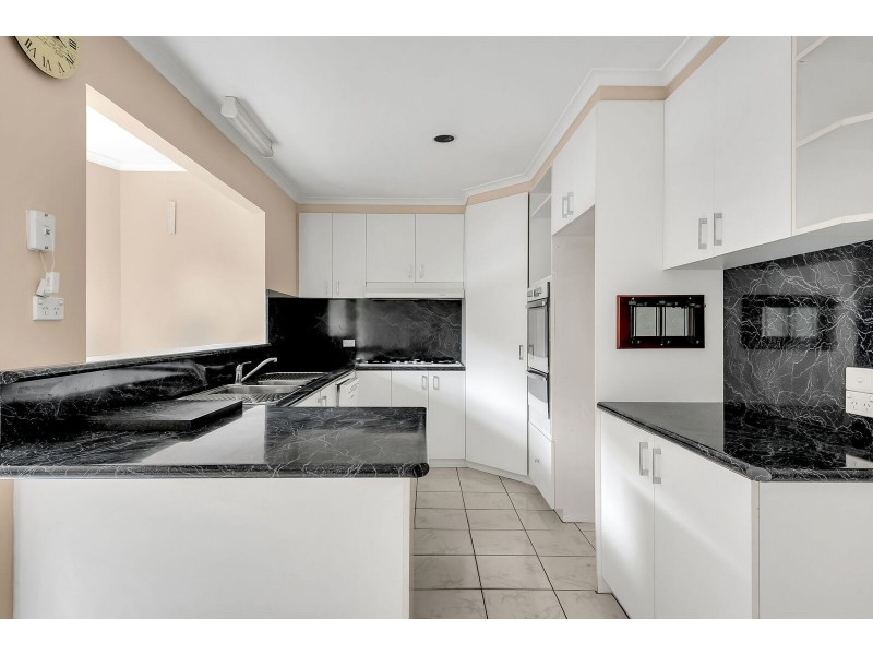 3 Debbie Court, Mill Park VIC 3082