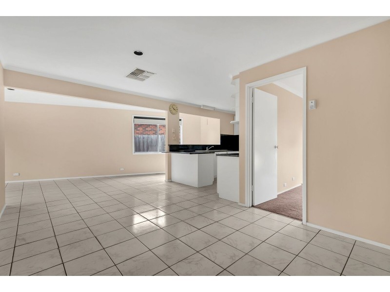 3 Debbie Court, Mill Park VIC 3082