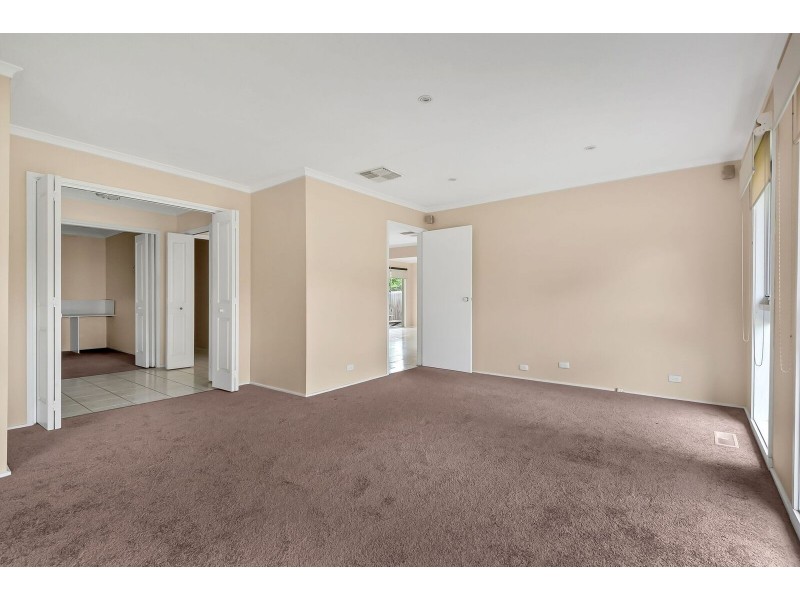 3 Debbie Court, Mill Park VIC 3082