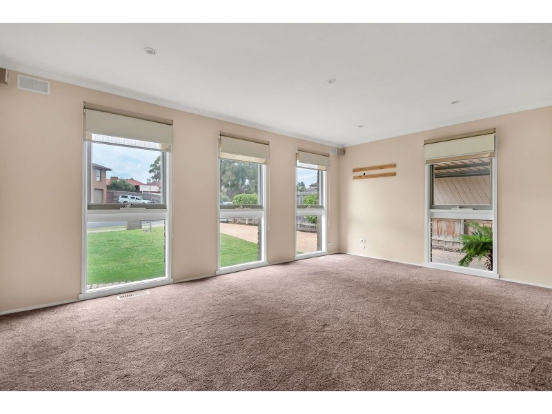 3 Debbie Court, Mill Park VIC 3082