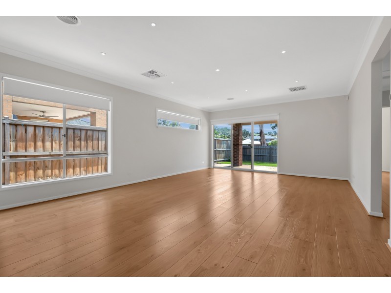 53 Applegum Drive, South Morang VIC 3752