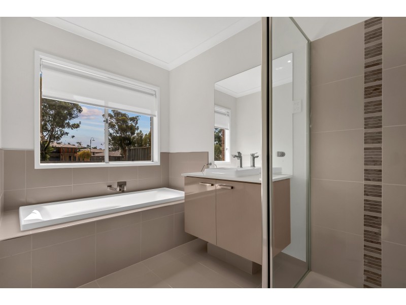53 Applegum Drive, South Morang VIC 3752