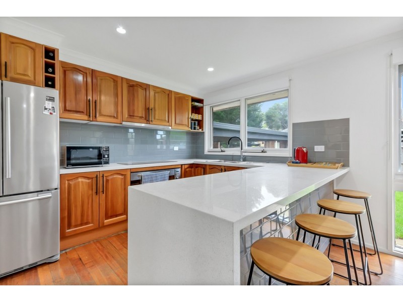 24 Statesman Crescent, Mill Park VIC 3082