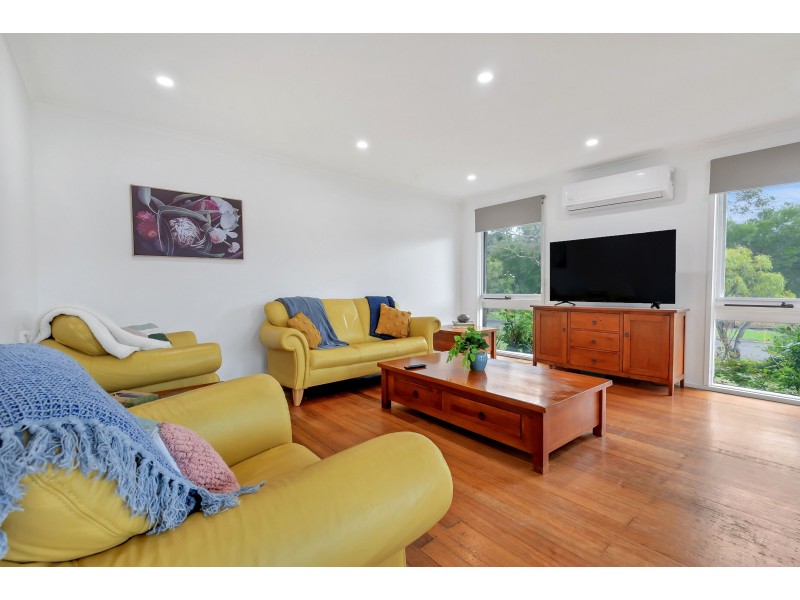 24 Statesman Crescent, Mill Park VIC 3082