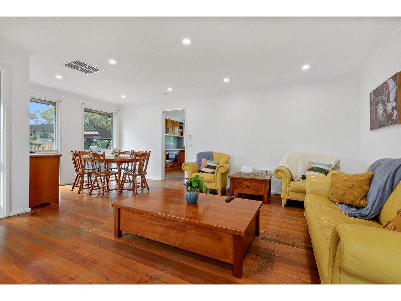 24 Statesman Crescent, Mill Park VIC 3082