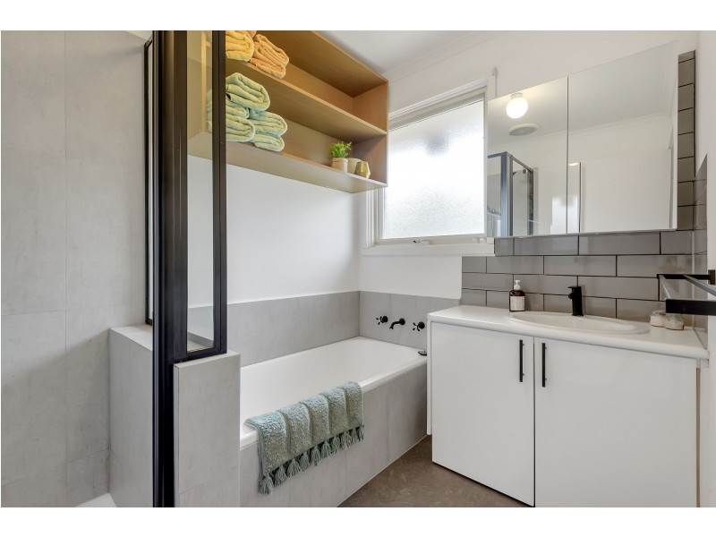 24 Statesman Crescent, Mill Park VIC 3082