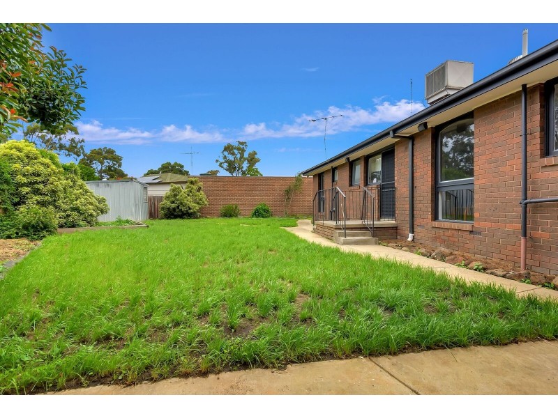 24 Statesman Crescent, Mill Park VIC 3082