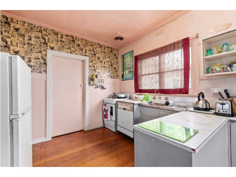 8 Mack Street, Reservoir VIC 3073