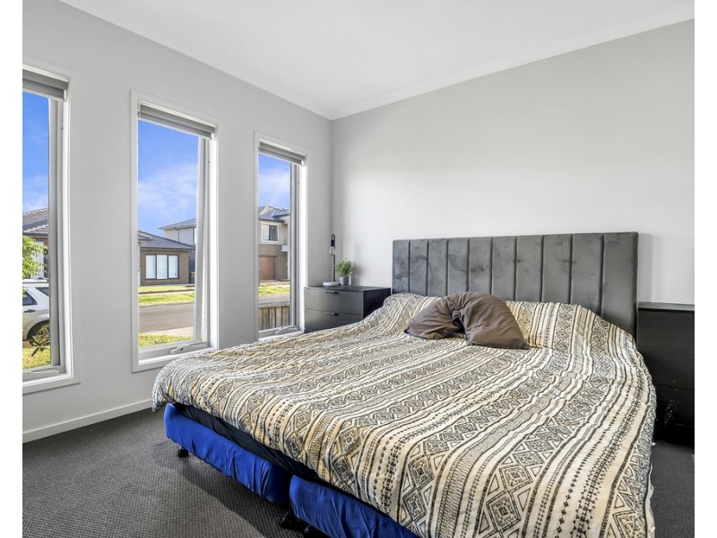 9 Coach Drive, Donnybrook VIC 3064