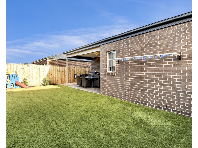 9 Coach Drive, Donnybrook VIC 3064