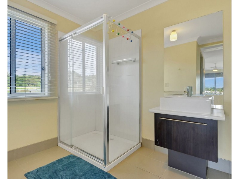 24 Ferncroft Drive, South Morang VIC 3752