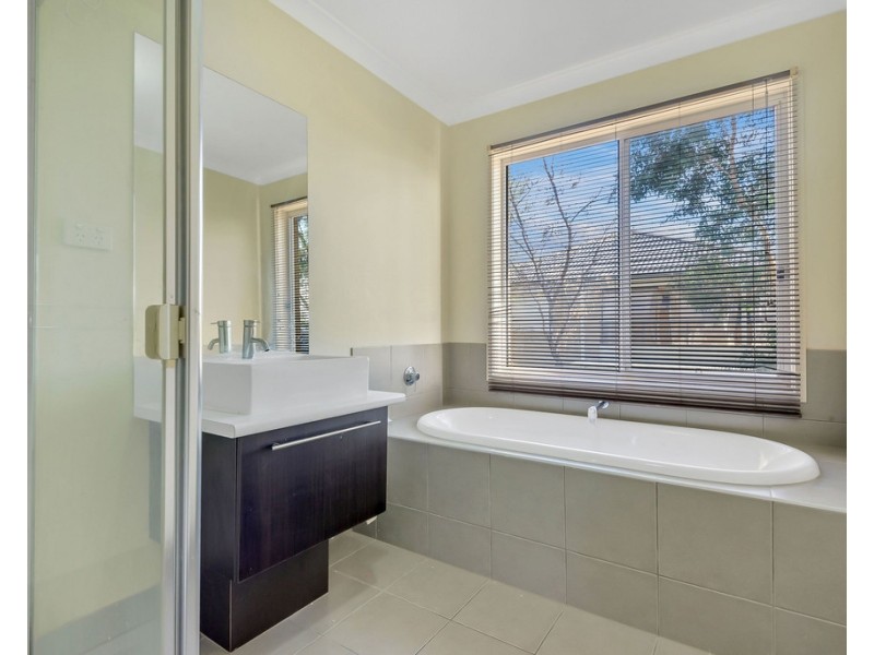 24 Ferncroft Drive, South Morang VIC 3752