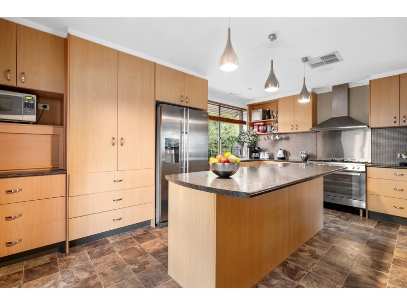 5 Luton Way, Bundoora VIC 3083