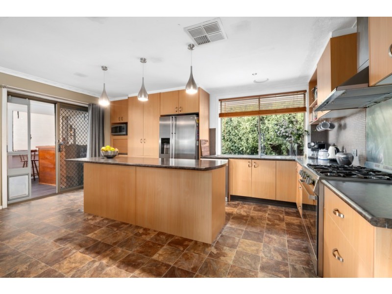 5 Luton Way, Bundoora VIC 3083