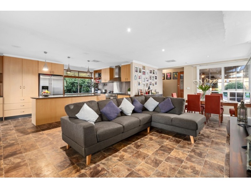 5 Luton Way, Bundoora VIC 3083